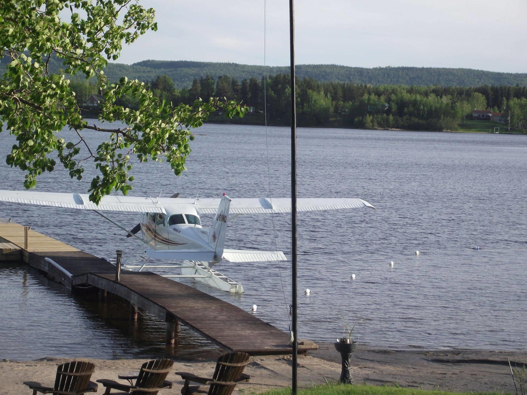 Les Chalets Baie Cascouia Larouche Eksteriør billede